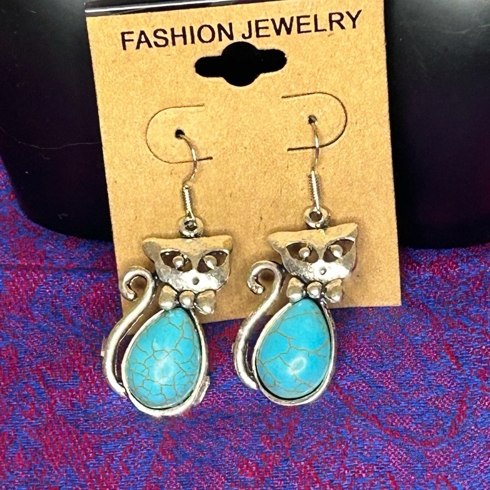 Semi-precious stone Cat Dangler Earrings - Picture 4 of 7